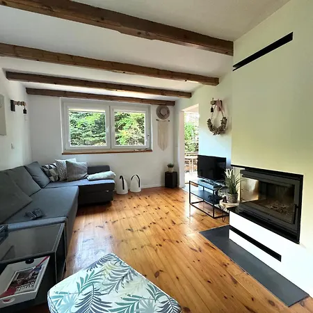 Nad Jeziorem Trzechowskim W Lesie Letniskowy Na Wsi Ferienhaus Iwiczno