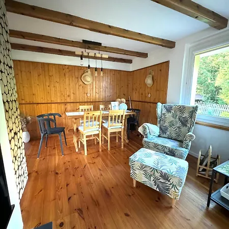 Nad Jeziorem Trzechowskim W Lesie Letniskowy Na Wsi Ferienhaus