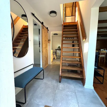 Nad Jeziorem Trzechowskim W Lesie Letniskowy Na Wsi Iwiczno