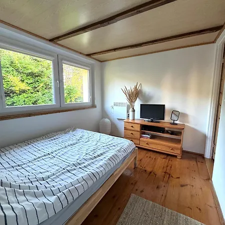 Nad Jeziorem Trzechowskim W Lesie Letniskowy Na Wsi Ferienhaus *