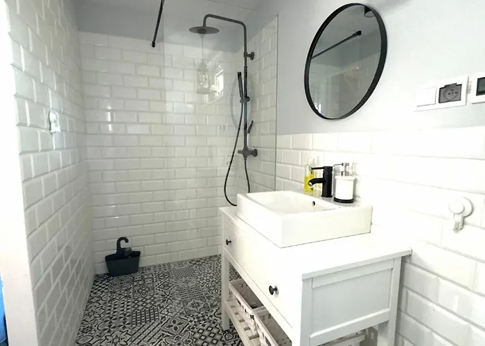 Semesterbostad Nad Jeziorem Trzechowskim W Lesie Letniskowy Na Wsi Iwiczno