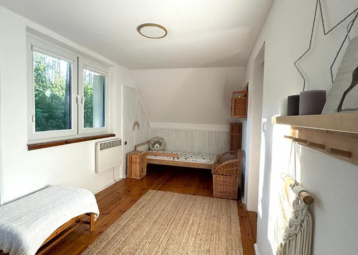 Nad Jeziorem Trzechowskim W Lesie Letniskowy Na Wsi Semesterbostad *