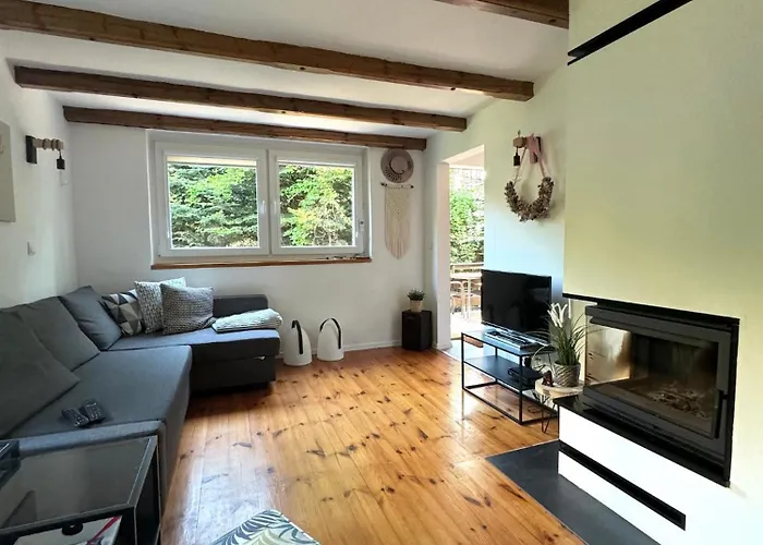 Nad Jeziorem Trzechowskim W Lesie Letniskowy Na Wsi Semesterbostad Iwiczno