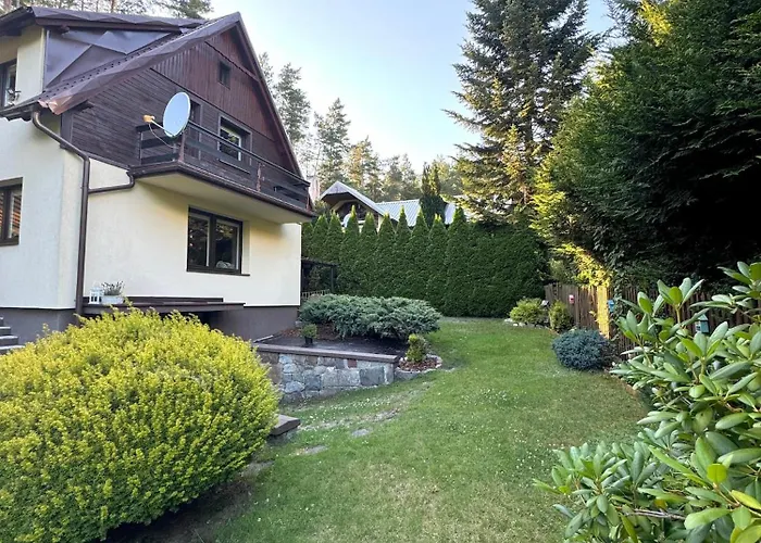 Nad Jeziorem Trzechowskim W Lesie Letniskowy Na Wsi Semesterbostad *